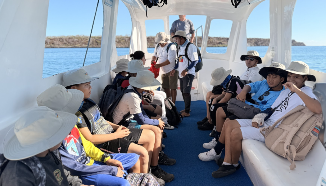 Niños en el bote de Naveducando