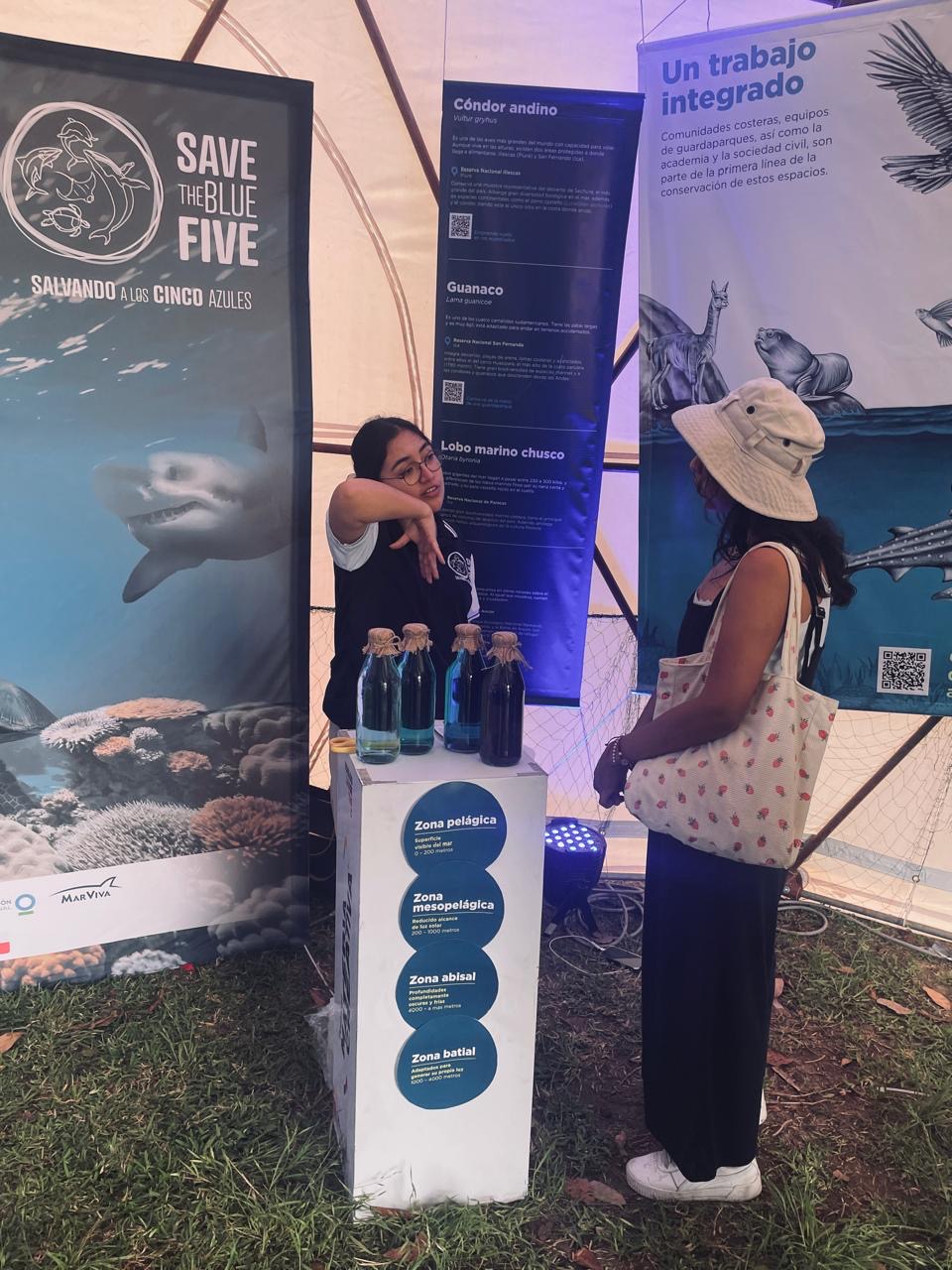 Foto stand Save the Blue Five en Festival Conservamos 2024
