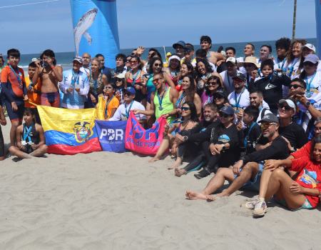 Grupo de participantes en la Travesía Máncora–Vichayito 2025 