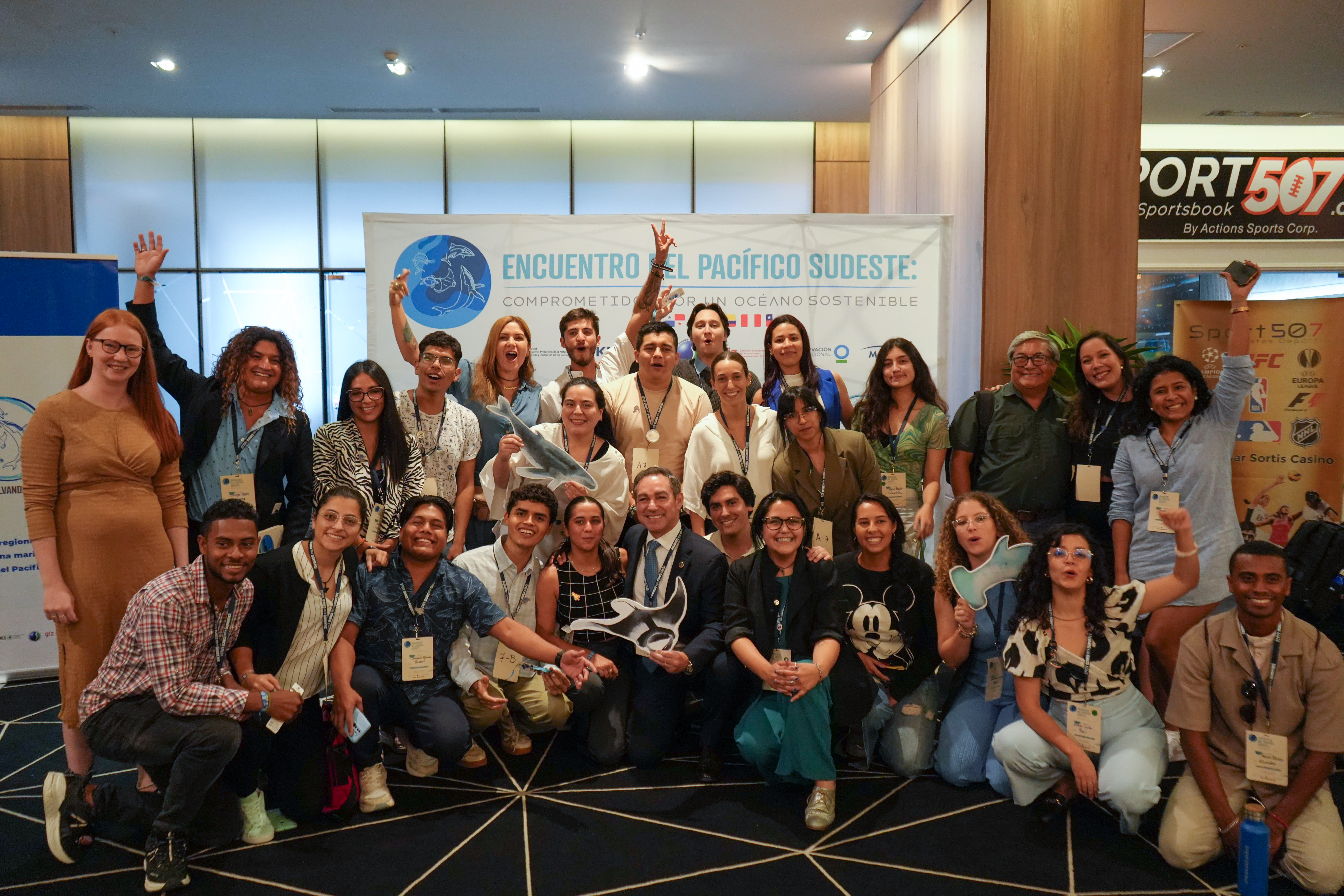 Grupo de personas participantes Red de Juventudes por el Pacífico Sudeste