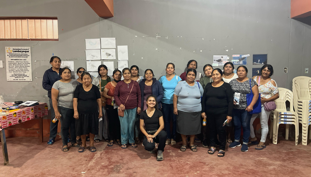 1er taller teórico-práctico titulado “Guardianes del Mar: Conociendo a los Mamíferos y Aves Marinas” para un grupo de mujeres de la comunidad pesquera de San José