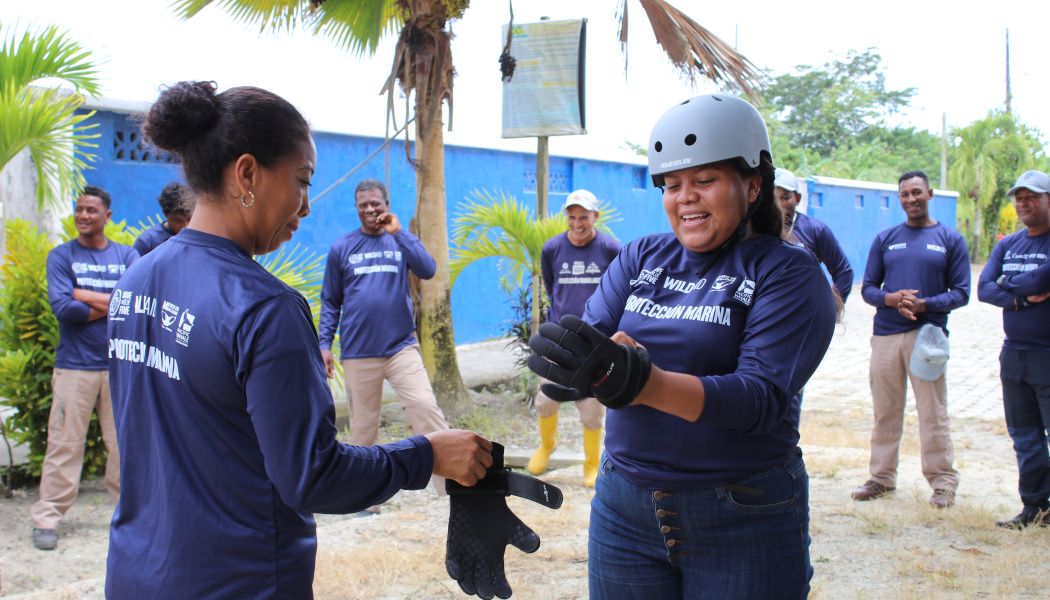 Entrenamiento de liberación de megafauna enredada en Las Peñas – Esmeraldas, Ecuador.  ©WildAid